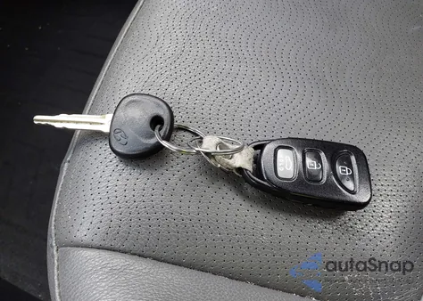 2013 Hyundai Elantra Limited z USA, uszkodzony, nr VIN 5NPDH4AE1DH285456